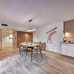 Apartment Aux Marches Du Palais - Ac Clim - Spacieux - Terrasse - Wifi, Avignon
