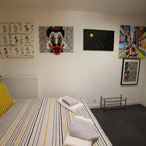 Appartamento Pop Artiste Configure En Galerie Dart A 200 M Du Centre Avec Parking Prive Et Securise Gratuit Dans Copropriete, Avignone