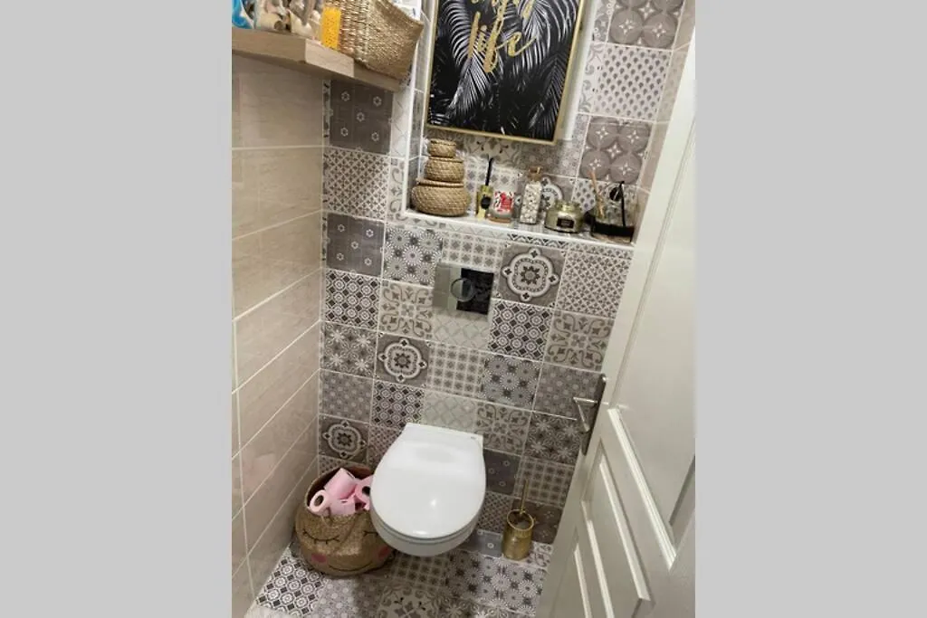 Petit appartement de 50 m2 entièrement rénové 0*, Avignon France